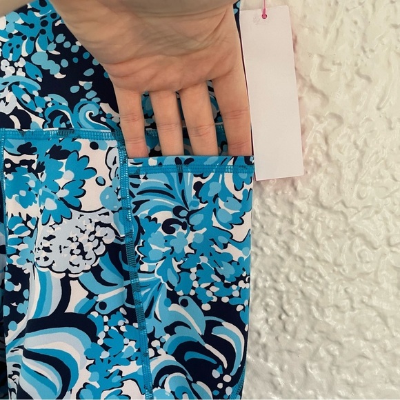 MWT Lilly Pulitzer Luxletic South Beach High Rise Shorts Small - Picture 3 of 9